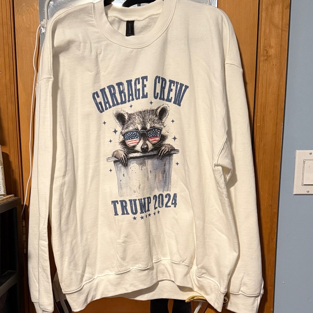 Cream Graphic unisex Sweater